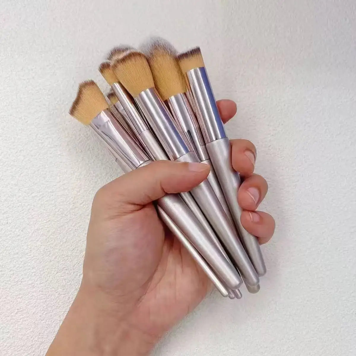 10pcs/ Professional Makeup Brush Set - with soft nylon bristles, especially suitable for makeup beginners and students